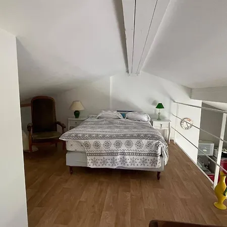 2 + Mezzanine, Proche Plage, Climatise, Terrasse, Parking Reserve - Fr-1-768-61 דירה